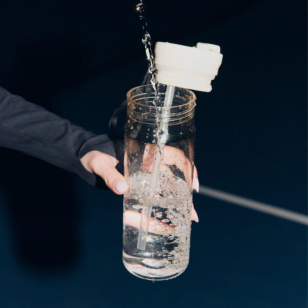 28oz-dualsip-plastic-bottle-o6 bevt0009_contigo_2225975_dualsip_28oz_oatmilkplastic_atf6